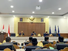 RAPAT PARIPURNA DPRD MAMUJU TENGAH: PENYAMPAIAN PANDANGAN AKHIR FRAKSI PERTANGGUNGJAWABAN APBD 2024