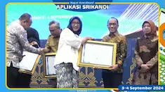 Penerimaan Penghargaan atas Dukungan Inovasi dan Konsistensi dalam Implementasi Aplikasi SRIKANDI di Mamuju Tengah