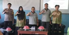  SOSIALISASI LAYANAN WEBSITE DESA WAEPUTEH: WUJUD TRANSFORMASI MENUJU DESA DIGITAL