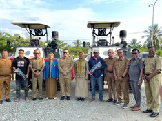 PEMERINTAH KABUPATEN MAMUJU TENGAH SERAHKAN BANTUAN ALAT BERAT UNTUK PERSAWAHAN